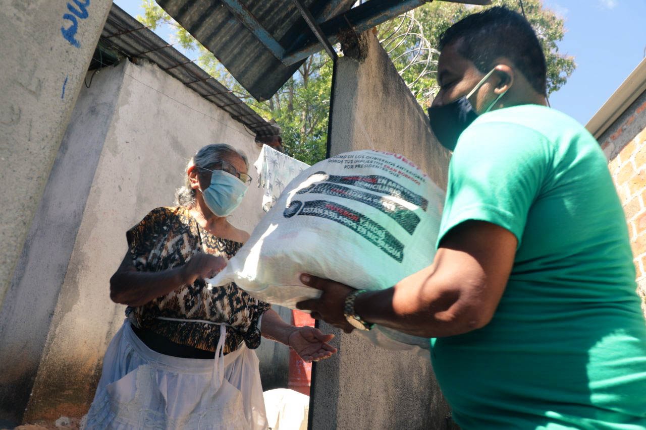 Familias de Ilobasco recibieron este día más paquetes alimentarios por parte del Gobierno familias-de-ilobasco-recibieron-este-dia-mas-paquetes-alimentarios-por-parte-del-gobierno